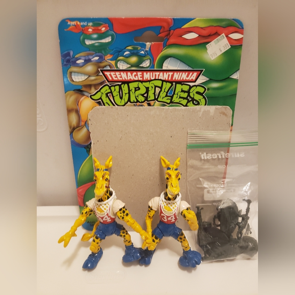 1993 Halfcourt tmnt Giraffe!!  RARE with Accessories and Card Back.  BONUS FIG.